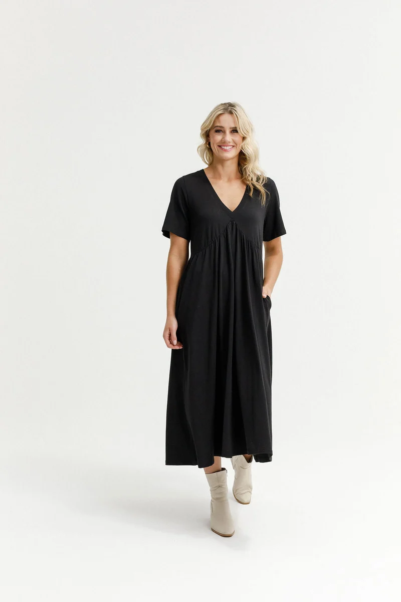 Carley dress black (Last one size 12)