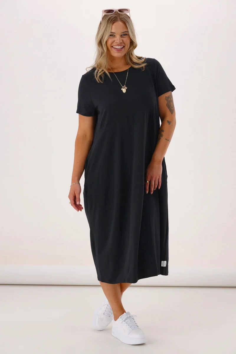 Diana short sleeve dress black by Elm (Last one size 6 will fit size Small)