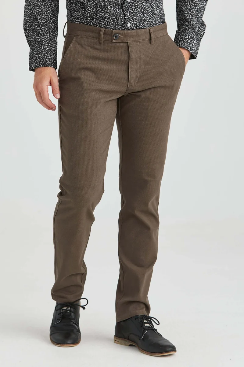 Mörkbrun Chinos med struktur