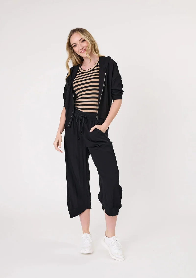 Larissa pant black (Last one size 10)