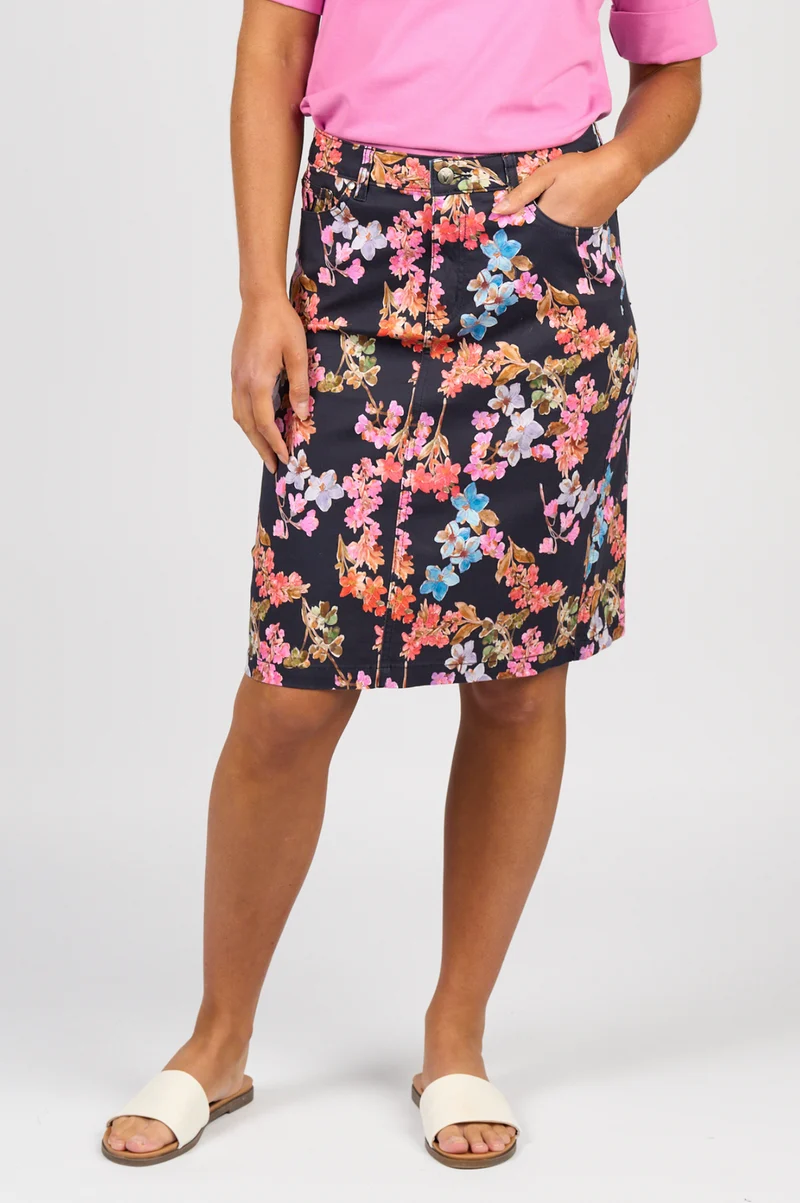 Printed light weight skirt willa (Last one size 18)