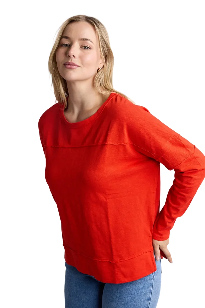 Jayne throw on top bright red
