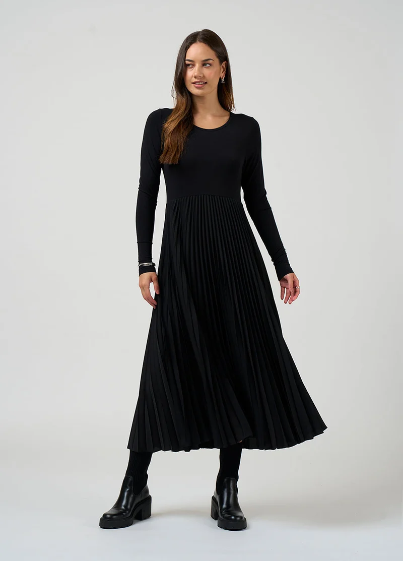 Nova Dress black (Last one size 10)
