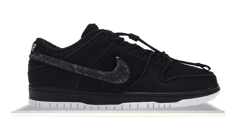 SB Dunk Low Gnarhunters