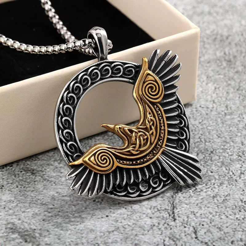 Herrhalsband med vikingamotiv och korp