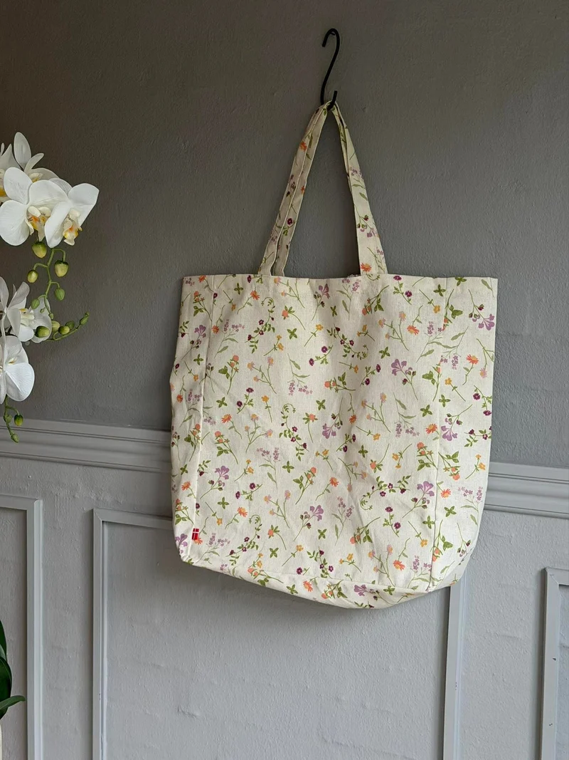 Shopper flower