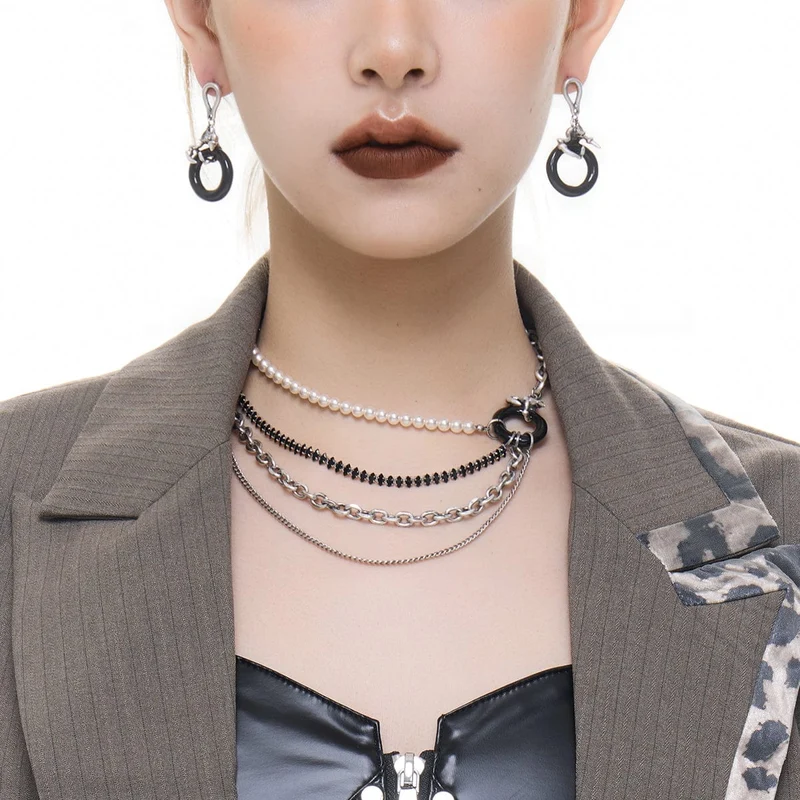 Kvinnors Punk Dragon Claw Layered Pearl halsband