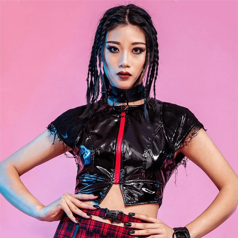 Kvinnors Punk Ripped Patent Läder Crop Top