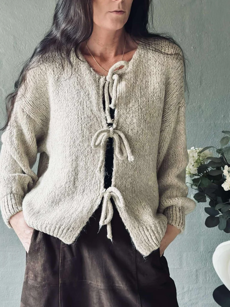 Cardigan med rosetter - Beige