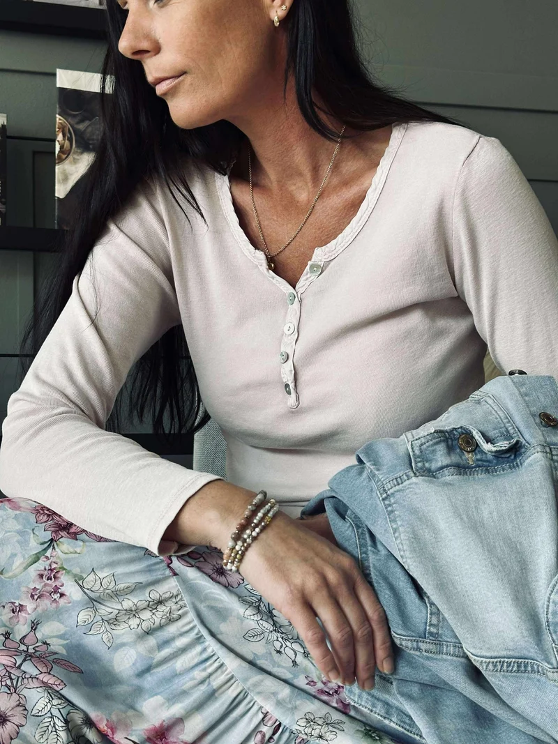 Basblus med knappar – Rosa