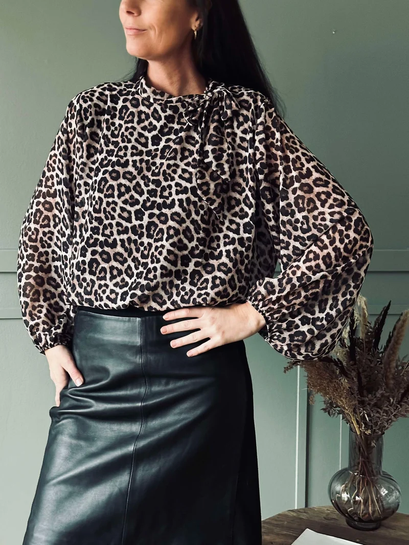 Blus med rosett - Leopard
