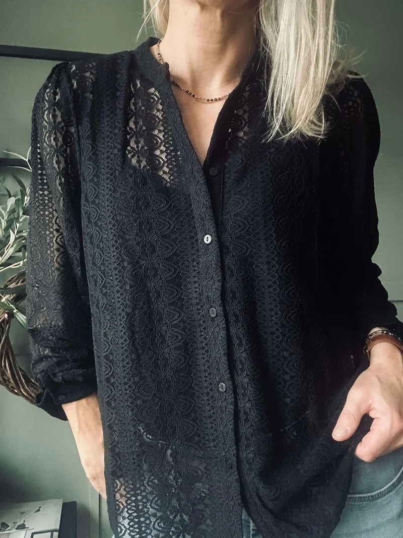 Skjorta med spets – Black