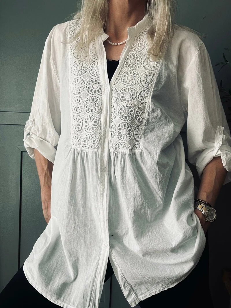 Skjorta Celina med broderi – Vit