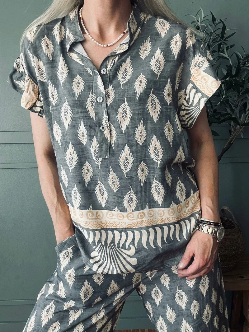 Blus med volangkant – Grey Nadia