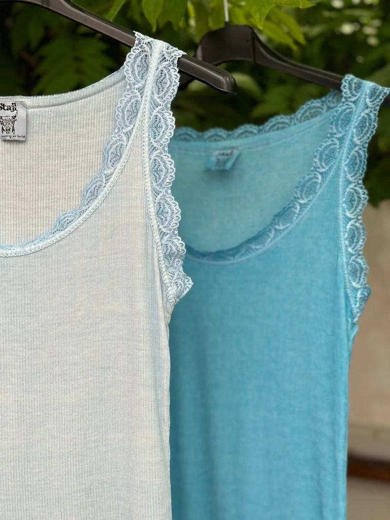 Topp med spets – Daily Soft blue