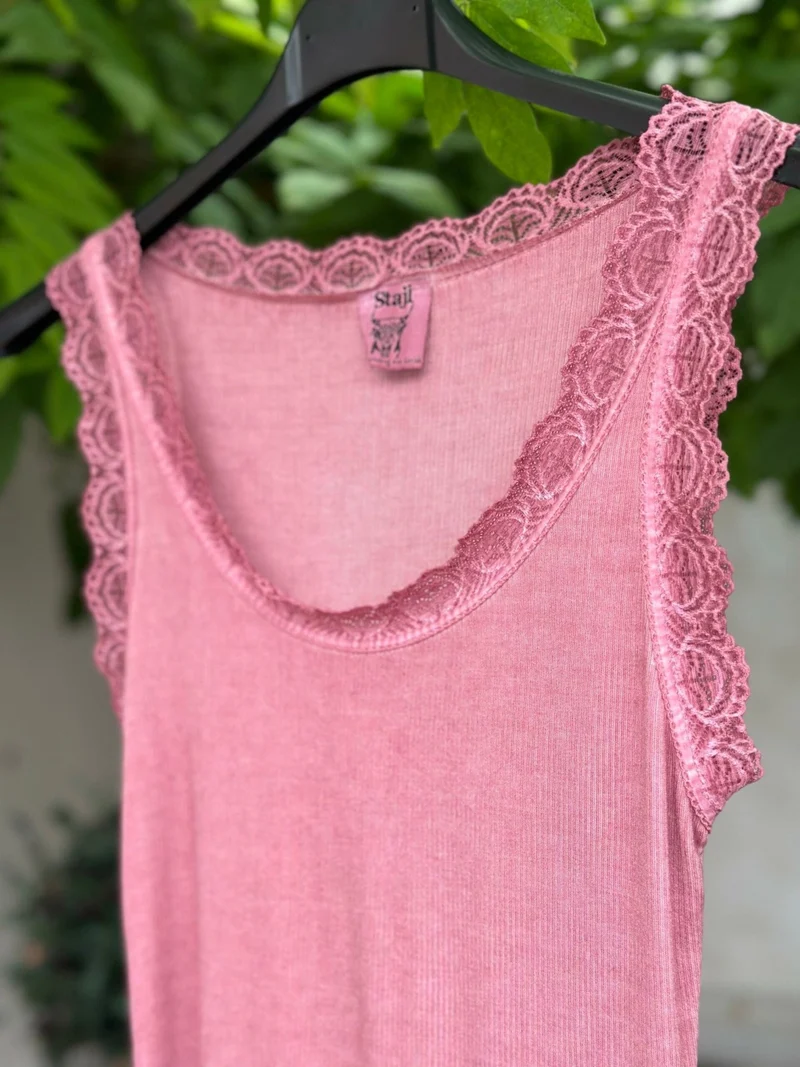 Topp med spets – Daily Rose