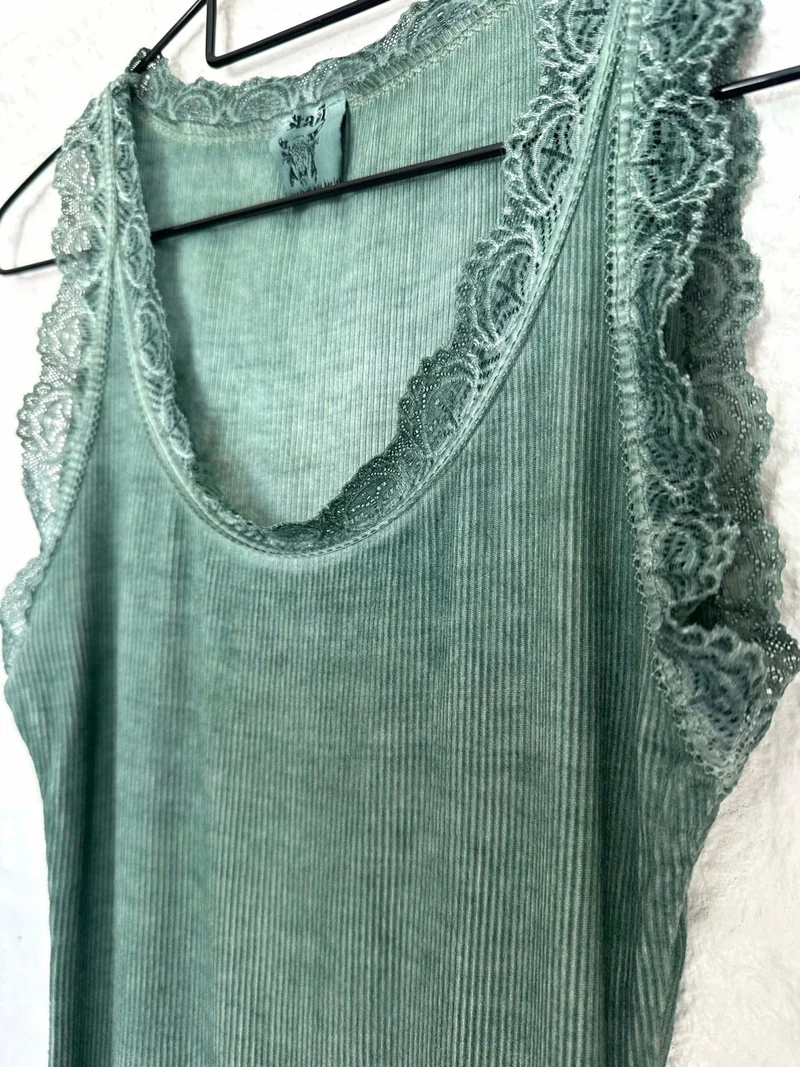 Topp med spets - Daily Dusty green