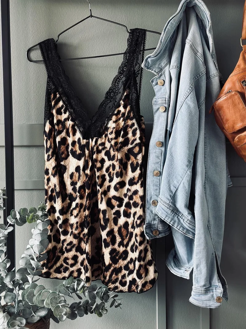 Topp med spets – Leopard / beige