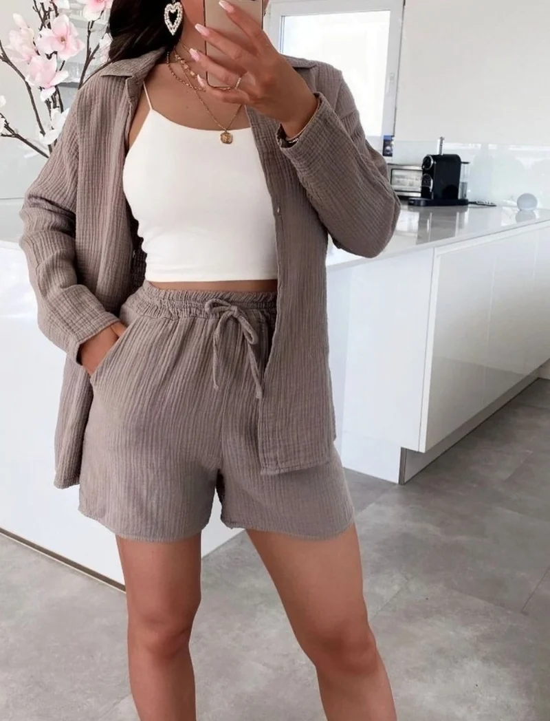 Set med våffelvävd skjorta och shorts – Mörk beige bomull
