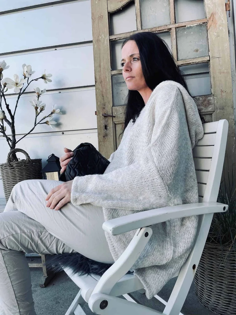 Stickad Luvo med huva - Ljus beige