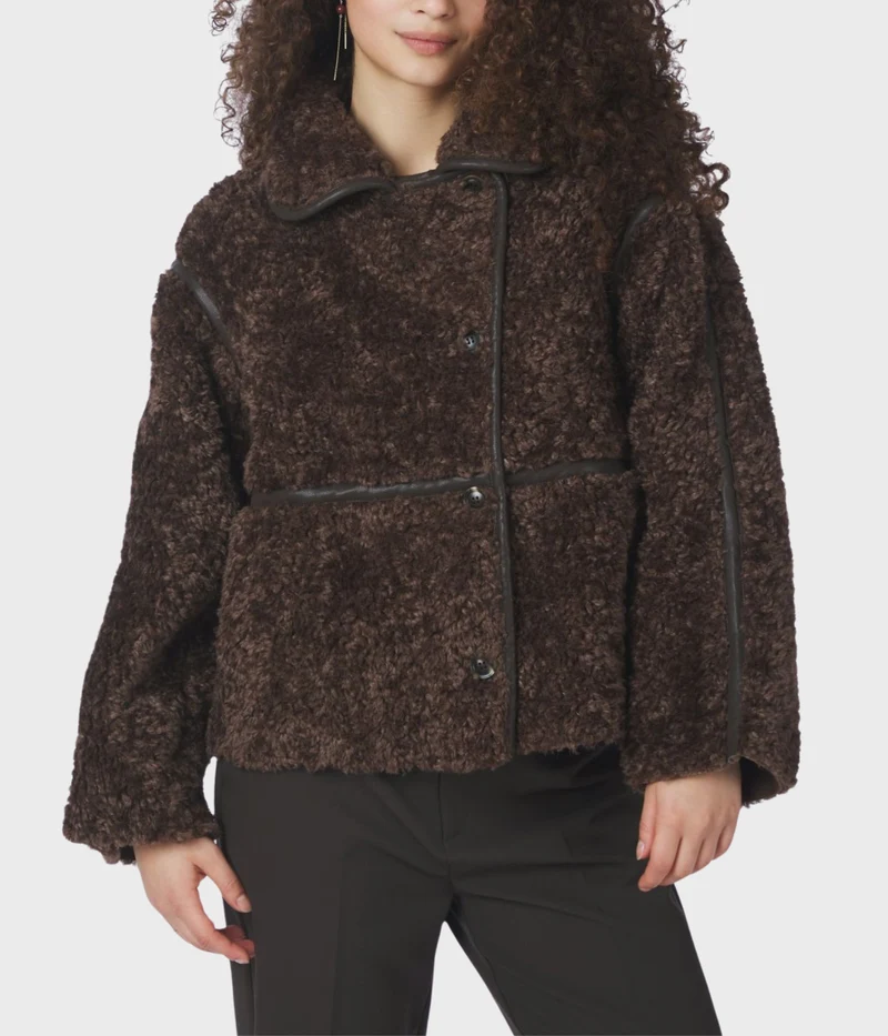 Castor Faux Fur Jacket. (676 DARK BROWN)