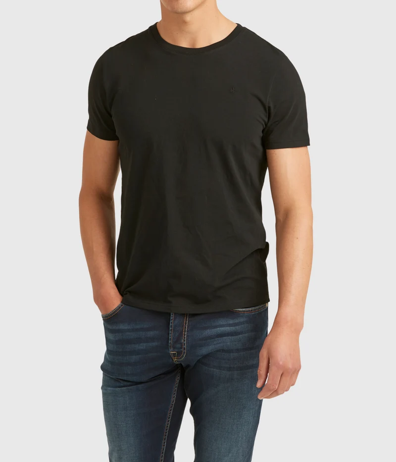 James Tee. (99 Black)