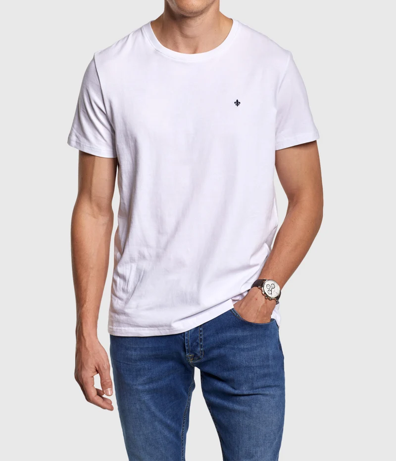 James Tee. (01 WHITE)