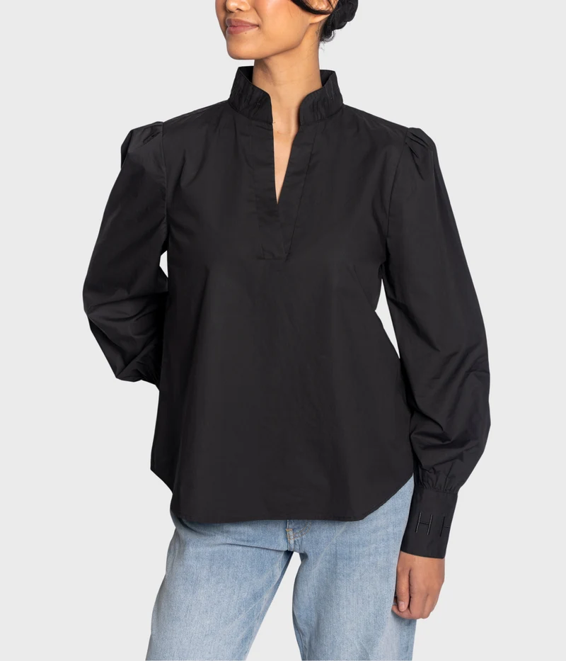 Mie Blouse. (9000 Jet Black)