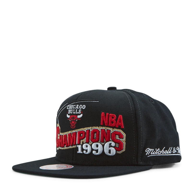 Bulls 1996 Champions Wave Snapback